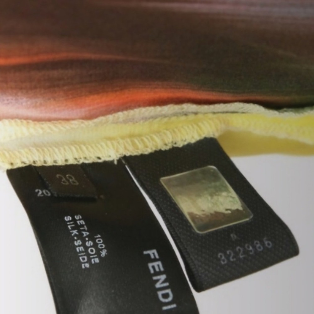 *Authentic* Fendi Blouse. Serial Number Attached. Please verify.👌 - Picture 10 of 10